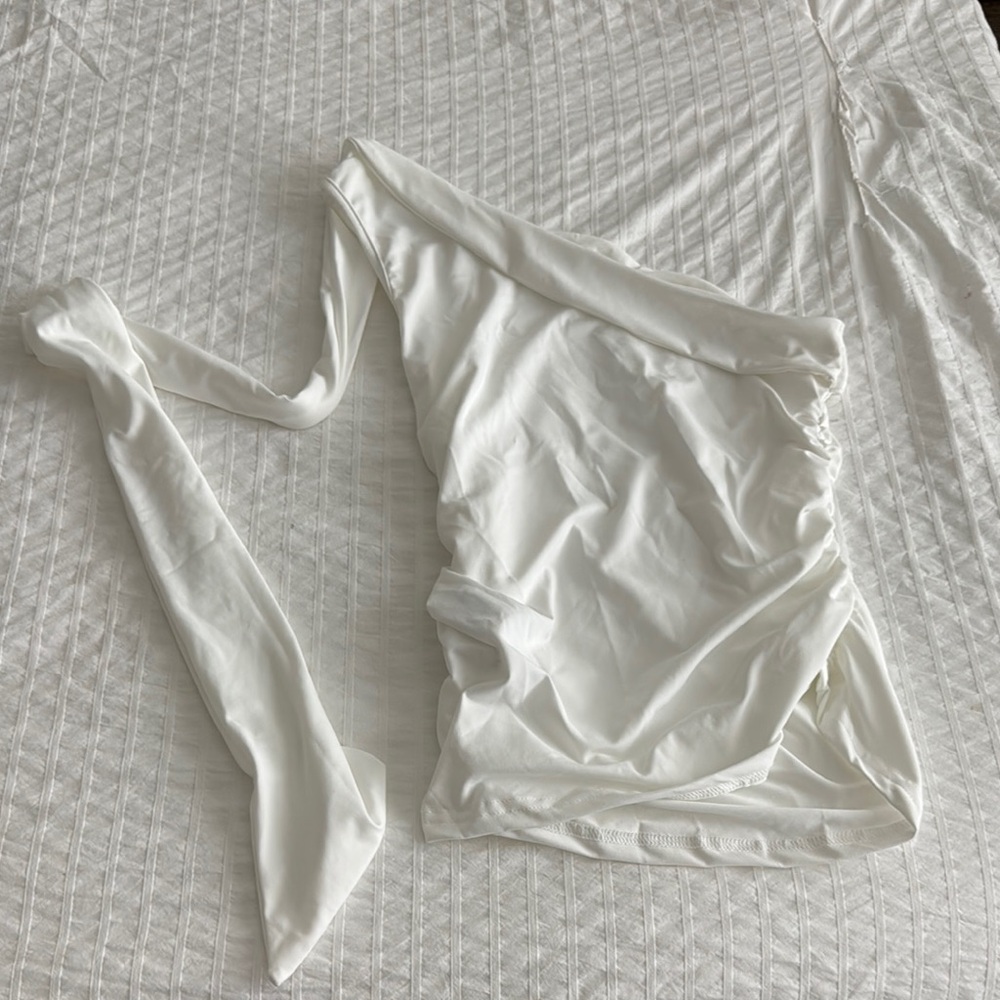 Elegant White Women's Wear